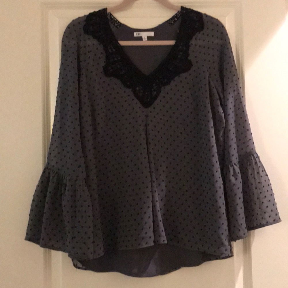 DR2 gray Swiss dot bell sleeve v-neck blouse